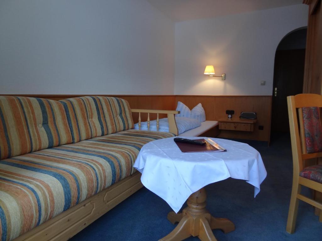 Hotel Mueggelturm Oberstdorf Kamer foto